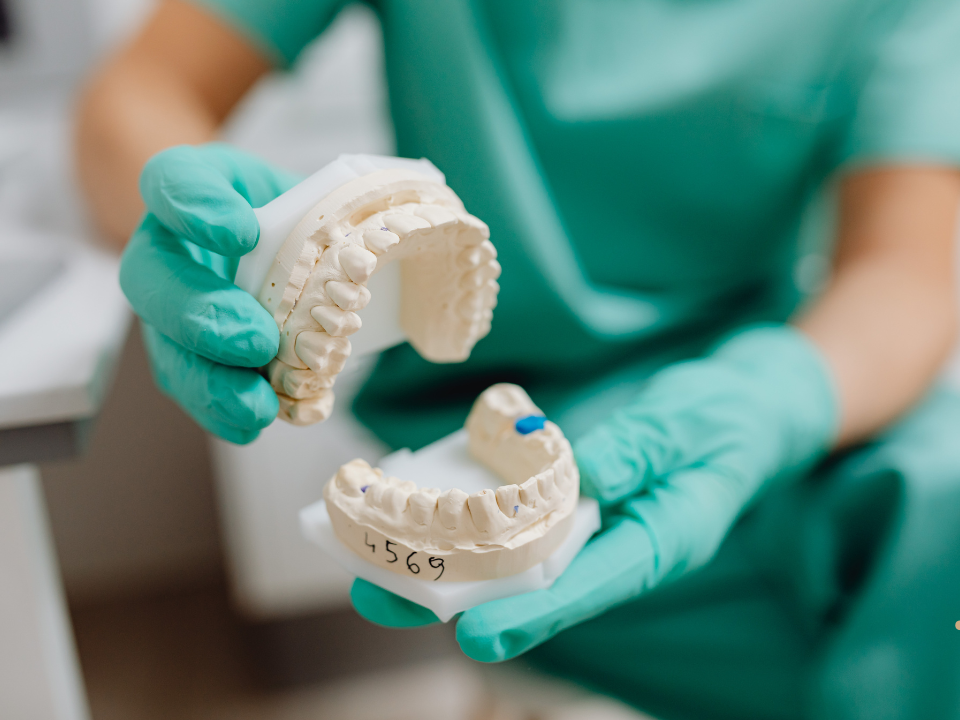 Muito além da estética: O que acontece quando você decide recuperar o seu sorriso em Ubá?